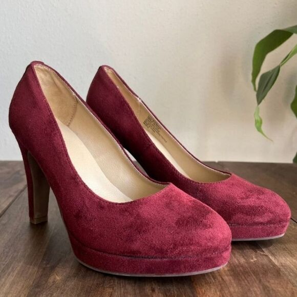 UNLISTED BY KENNETH COLE BURGUNDY SUEDE HIGH HEEL PUMP SHOE - Picture 4 of 15